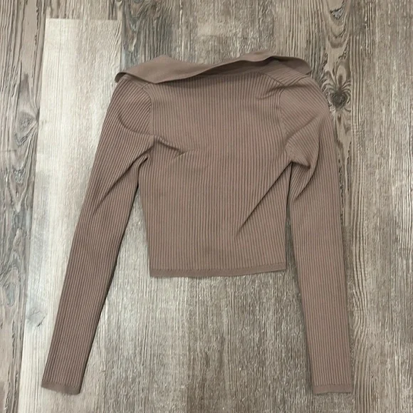 Aritzia top - Picture 2 of 2